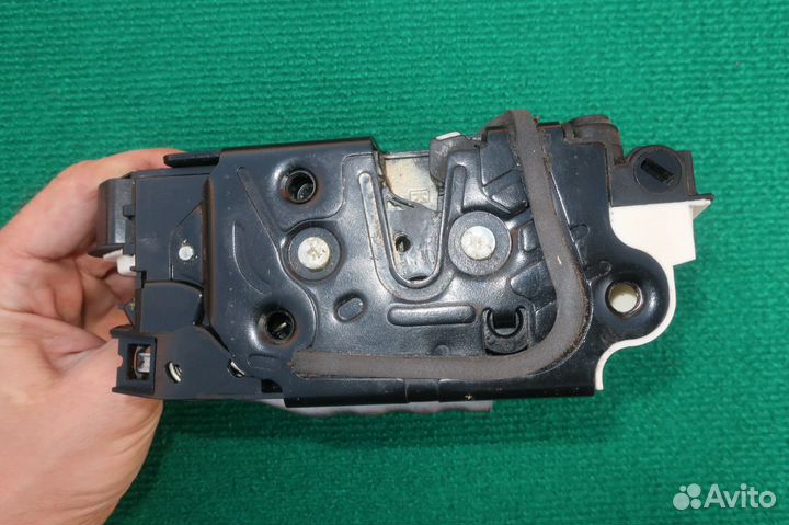 Замок двери задней правой VW Golf 7