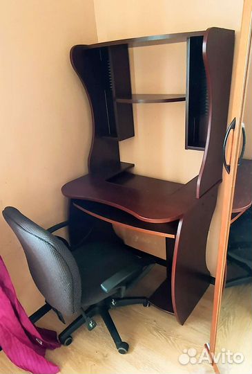 Стол со стулом