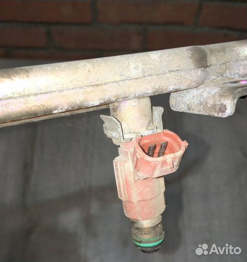 Топливная рампа с форсунками Nissan Sunny FB15 1.5