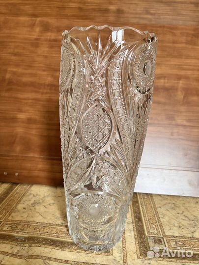 Большая хрустальная ваза