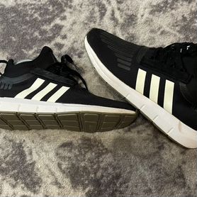 Adidas swift RUN barrier