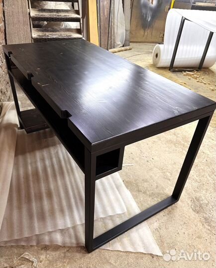 Компьютерный стол с корзиной для проводов лофт