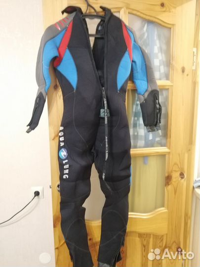 Гидроостюм полусухой