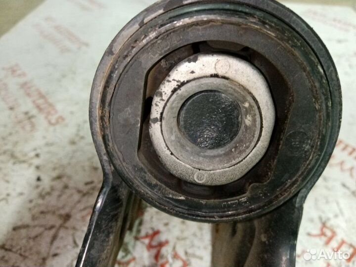 Рычаг подвески нижний передний правый Mazda 3 BK