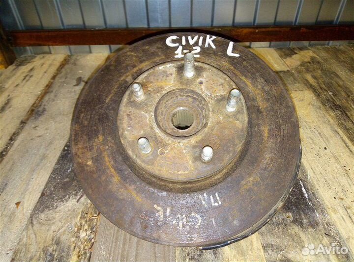 Кулак (цапфа) передний левый Honda Civic 2010