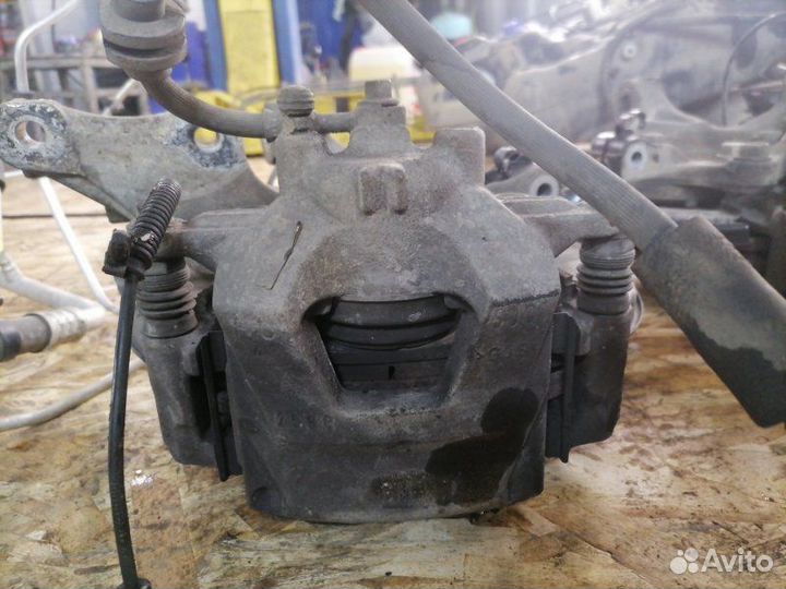 Суппорт передний левый Opel Astra J A14NET 2013