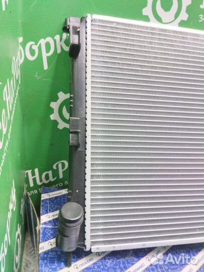 Радиатор охлаждения Renault Logan 1