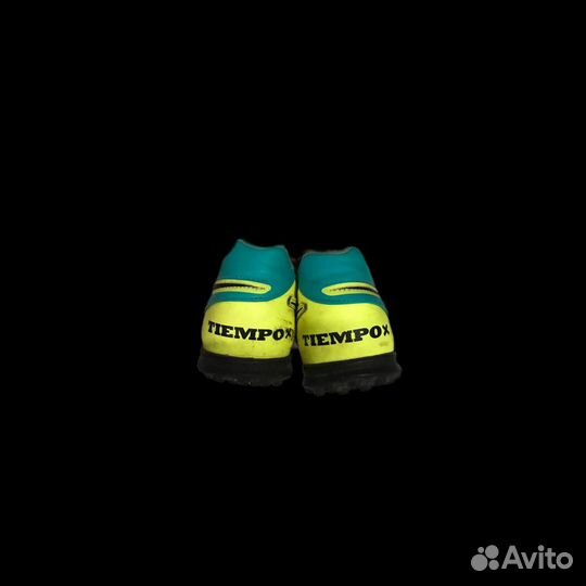 Кроссовки для футбола