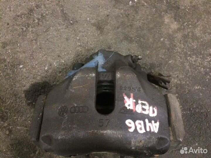 Суппорт передний правый Audi A4 B6 3.0 2004