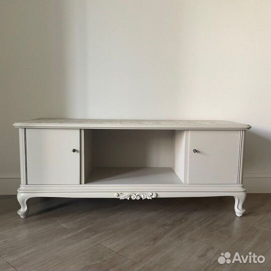 Тумба под тв из массива дерева