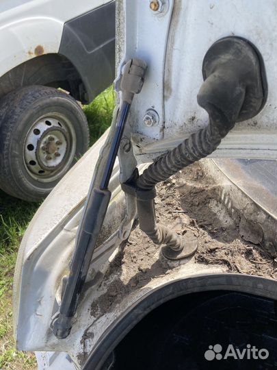 Петли крышки багажника mazda 3 bl