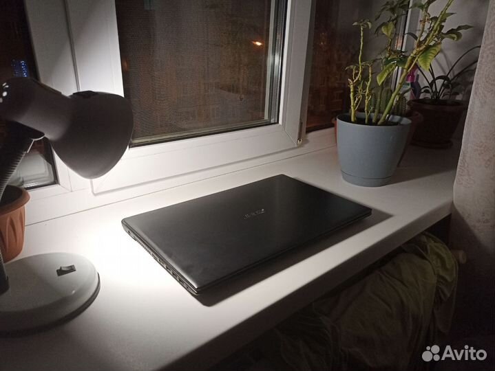 I3 core Асер мощнейший 16 гигов С поцветкой Клавы