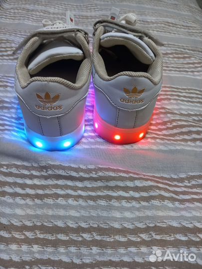 Кроссовки детские мигающие adidas