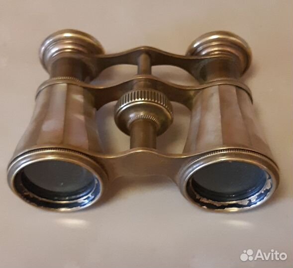 Старинный бинокль с перламутром