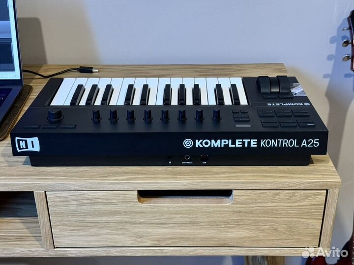 Midi-клавиатура NI Komplete Kontrol A25