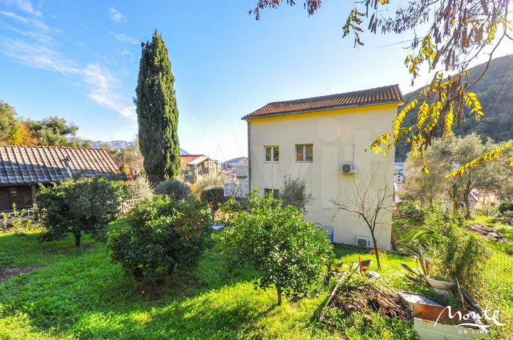 Дом 288 м² на участке 472 м² (Черногория)