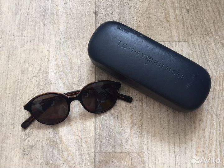 Солнцезащитные очки Donna Karan