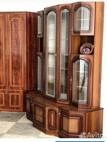 Продам шкаф - сервант под посуду