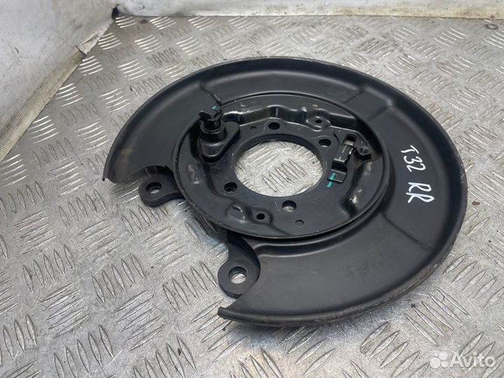 Щит опорный задний правый Nissan Qashqai J11