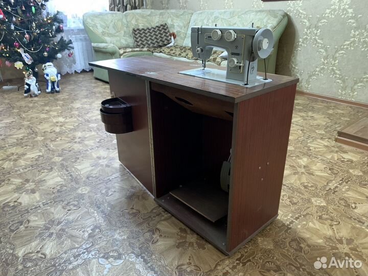 Швейная машина Подольск 142
