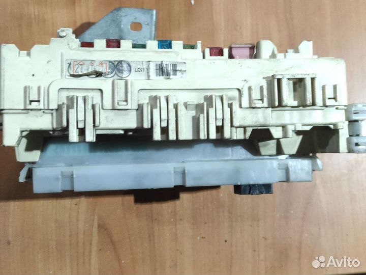 Блок предохранителей Mazda MPV lvlr