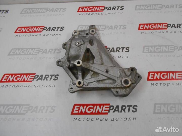 Кронштейн Isuzu Elf NKS85