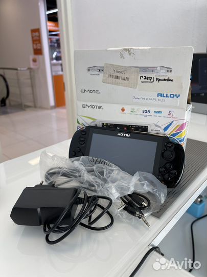 Игровая приставка Emote