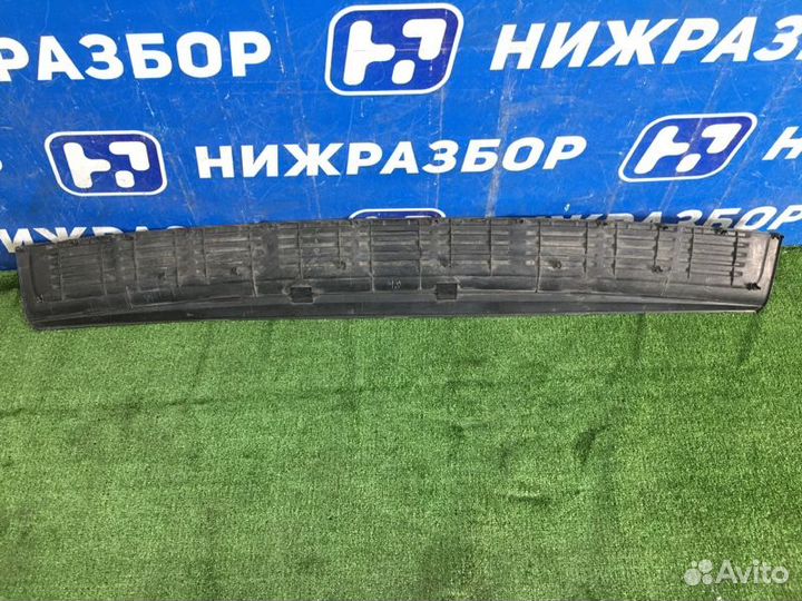 Накладка бампера задняя Toyota Land Cruiser 200