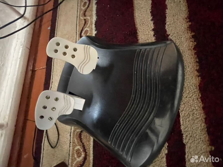 Игровой руль с педалями