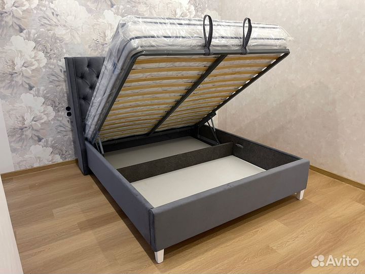 Кровать двухспальная 160х200 с матрасом