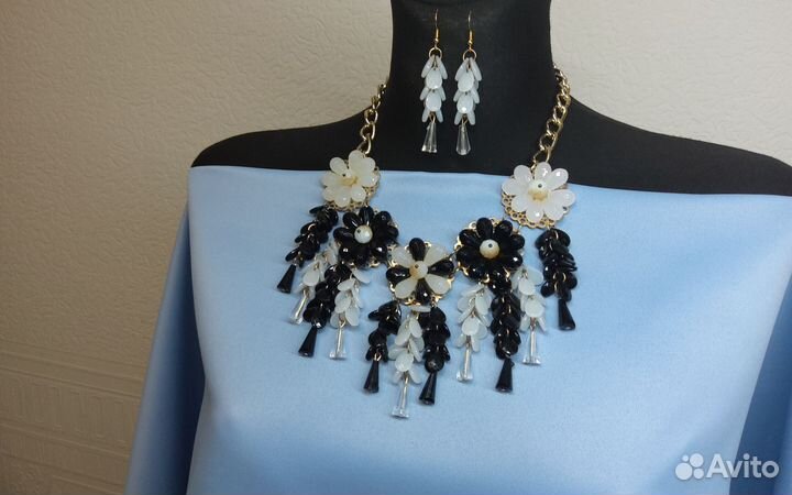 Комплект бижутерии серьги и колье