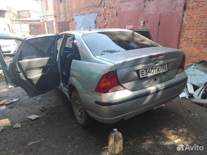 Разбор на запчасти Ford Focus 1 седан eydk 2005