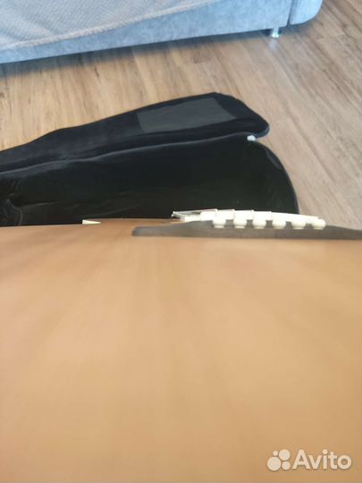 Электроакустическая гитара (массив)