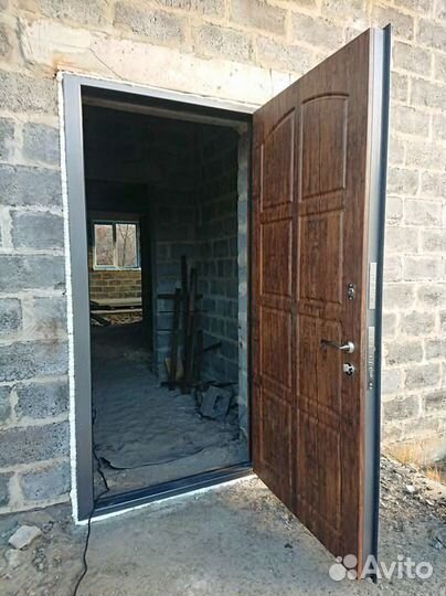 Входная металлическая дверь