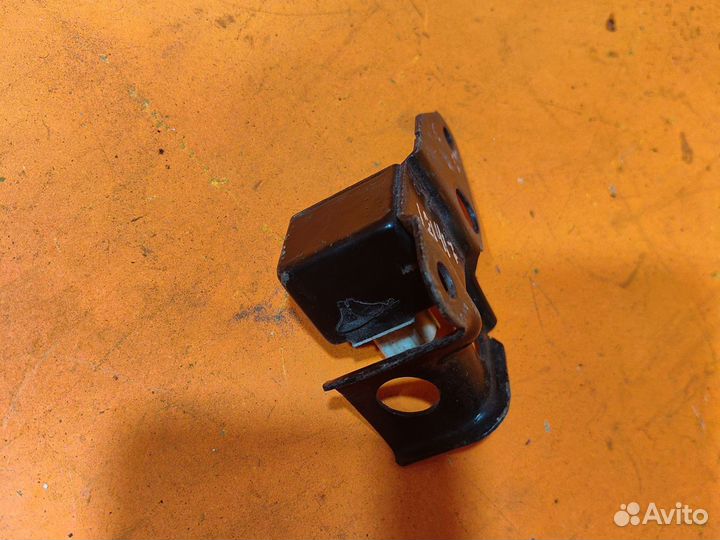 Датчик airbag правый Toyota Premio ZZT240 1ZZ-FE