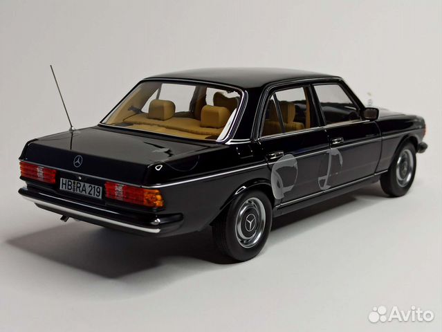 Mercedes 200 (W123) 1982 Black 1:18 Norev