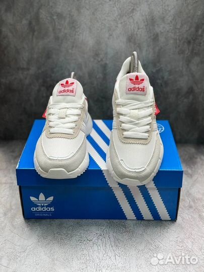 Кроссовки женские Adidas Retropy