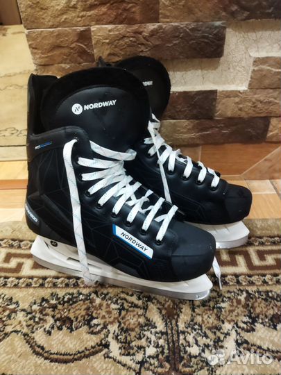Хоккейные коньки 42 размер
