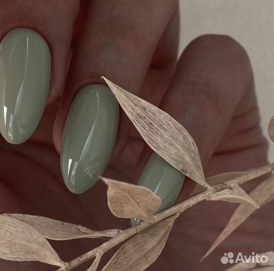 Маникюр, педикюр в качестве модели