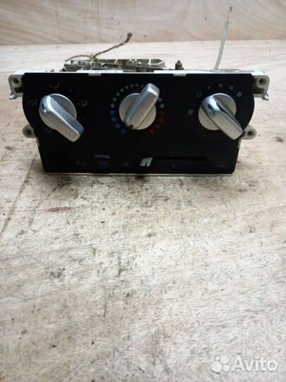 Блок управления климат-контролем Nissan Cube Z10