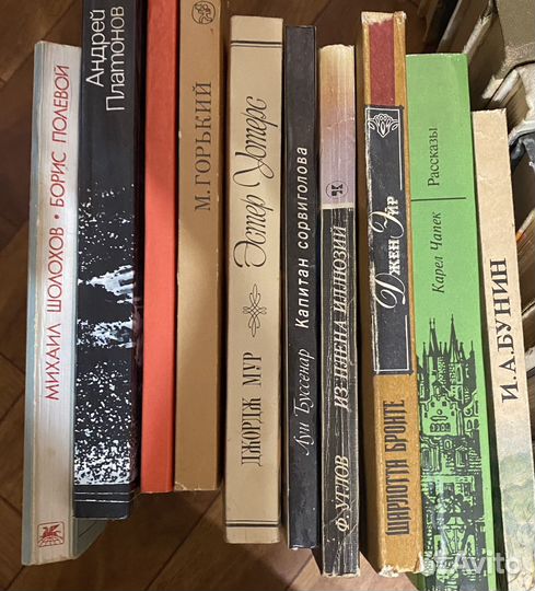 Много книг, журналов, газет