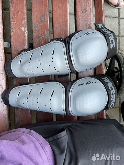 Налокотники race face