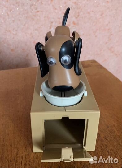 Копилка -собака ест монеты