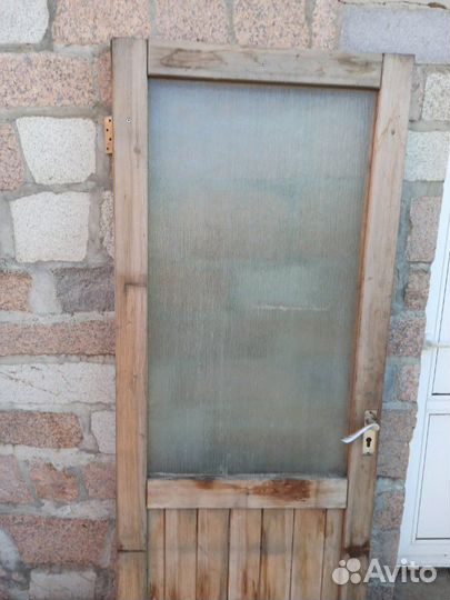 Дверь деревянная со стеклом