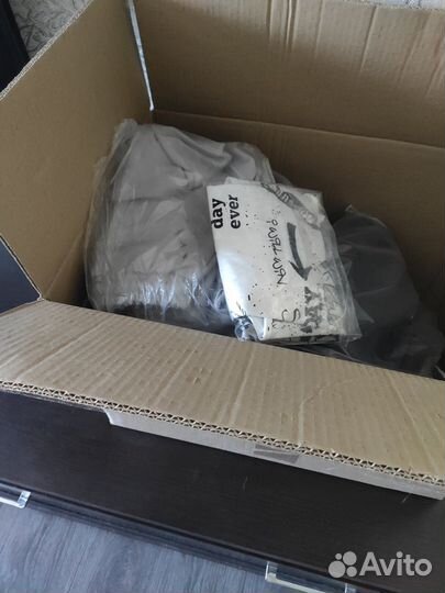 Коробка с детскими вещами