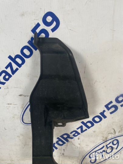 Дефлектор радиатора передний левый Suzuki Swift ZC