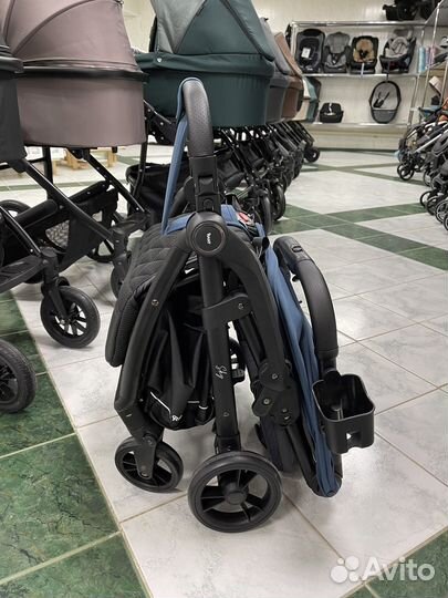 Прогулочная коляска новая