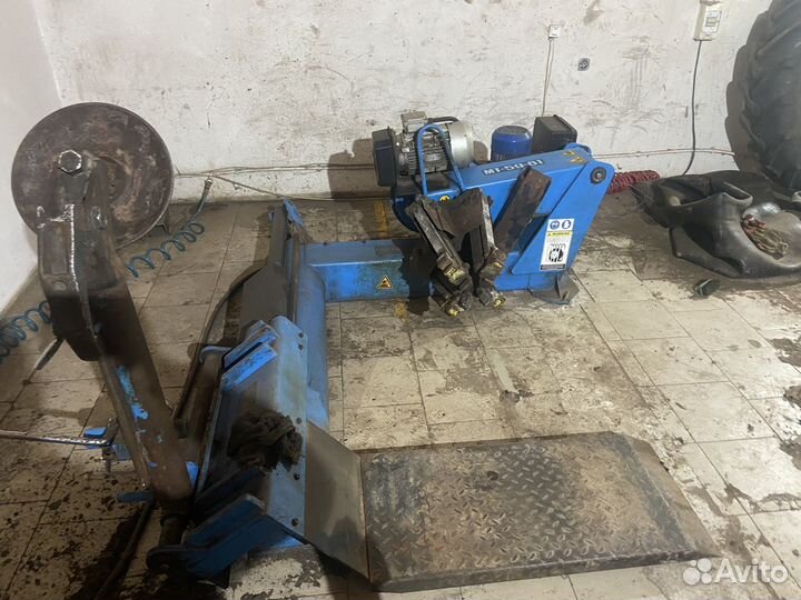 Грузовой шиномонтажный станок Master Tires