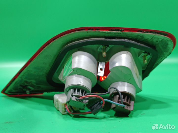 Фонарь внутренний правый для Mitsubishi Carisma