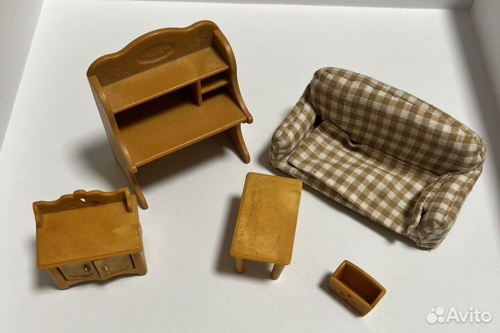 Жители и мебель Sylvanian Families